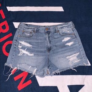 American Eagle distressed denim mom short